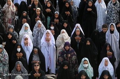 اقامه نماز عید سعید فطر در حرم حضرت معصومه (س)