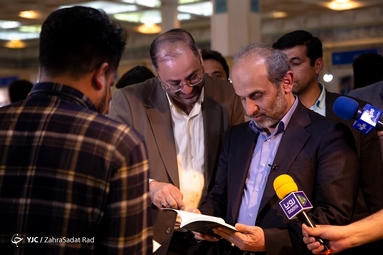 بازدید رئیس رسانه ملی از سی و چهارمین نمایشگاه بین‌المللی کتاب تهران