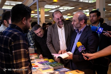 بازدید رئیس رسانه ملی از سی و چهارمین نمایشگاه بین‌المللی کتاب تهران