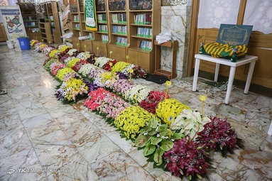 گل آرایی ضریح مطهر حضرت معصومه (س)