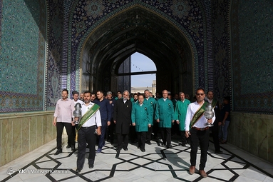 گل آرایی ضریح مطهر حضرت معصومه (س)