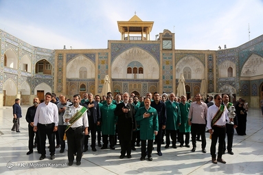 گل آرایی ضریح مطهر حضرت معصومه (س)