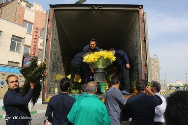 گل آرایی ضریح مطهر حضرت معصومه (س)