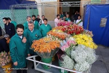 گل آرایی ضریح مطهر حضرت معصومه (س)