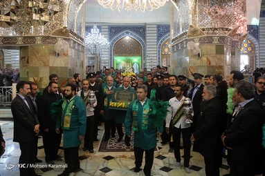 گل آرایی ضریح مطهر حضرت معصومه (س)