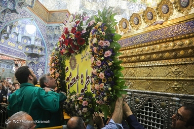 گل آرایی ضریح مطهر حضرت معصومه (س)