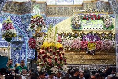 گل آرایی ضریح مطهر حضرت معصومه (س)