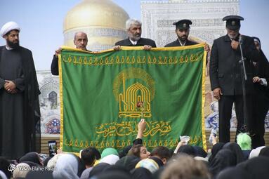 استقبال از کاروان خادمان حرم رضوی (ع) به مناسبت گرامیداشت دهه کرامت و سالروز میلاد با سعادت حضرت امام رضا (ع) در شهر رشت