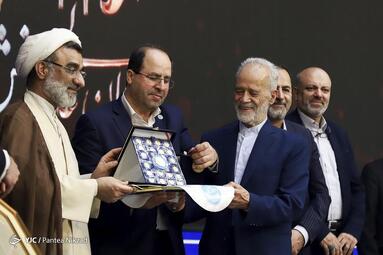 نخستین مراسم اعطای نشان عالی دانش در نماد آموزش عالی ایران در تالار علامه امینی دانشگاه تهران