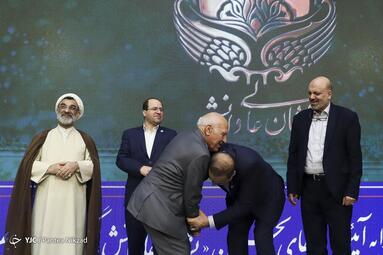 نخستین مراسم اعطای نشان عالی دانش در نماد آموزش عالی ایران در تالار علامه امینی دانشگاه تهران