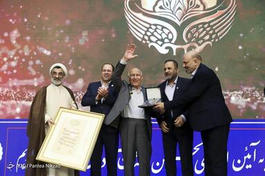 نخستین مراسم اعطای نشان عالی دانش در نماد آموزش عالی ایران در تالار علامه امینی دانشگاه تهران