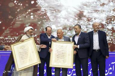 نخستین مراسم اعطای نشان عالی دانش در نماد آموزش عالی ایران در تالار علامه امینی دانشگاه تهران
