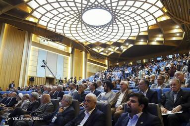 نخستین مراسم اعطای نشان عالی دانش در نماد آموزش عالی ایران در تالار علامه امینی دانشگاه تهران