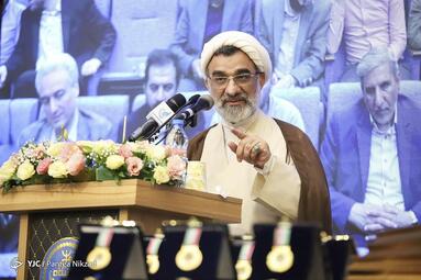 نخستین مراسم اعطای نشان عالی دانش در نماد آموزش عالی ایران در تالار علامه امینی دانشگاه تهران