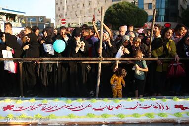 گلباران حرم مطهر رضوی در شب میلاد امام مهربانی‌ها