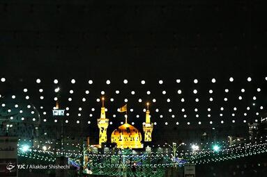گلباران حرم مطهر رضوی در شب میلاد امام مهربانی‌ها