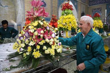 گلباران حرم مطهر رضوی در شب میلاد امام مهربانی‌ها