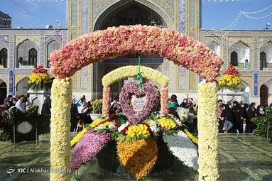 گلباران حرم مطهر رضوی در شب میلاد امام مهربانی‌ها