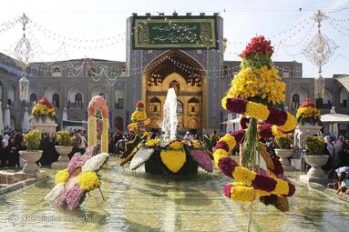 گلباران حرم مطهر رضوی در شب میلاد امام مهربانی‌ها