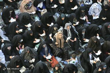 قرائت دعای عرفه در حرم رضوی(ع)