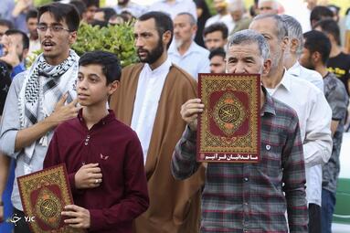 تجمع مردم اصفهان در اعتراض به هتک حرمت قرآن کریم