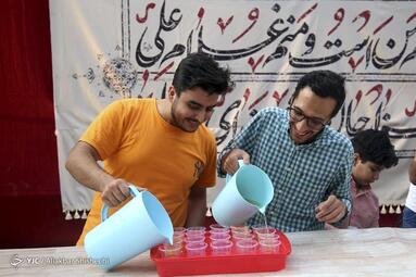 حال و هوای زائرین و مجاورین حرم حضرت علی ابن موسی الرضا ع در ایام عید سعید غدیر