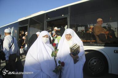 ورود نخستین گروه حجاج به مشهد مقدس