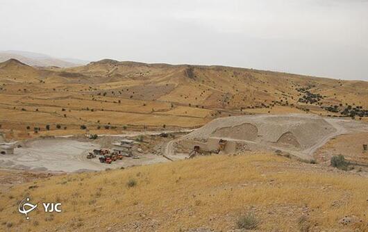 کارگاه سنگ شکن در حریم درجه یک آتشکده گره 