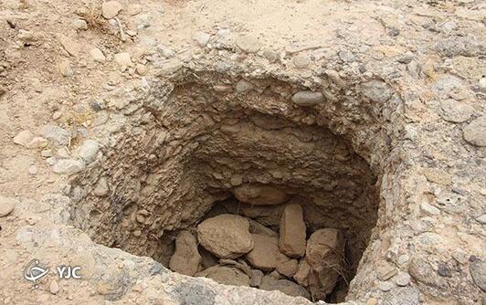 کند و کاوها در نزدیکی آتشکده گره