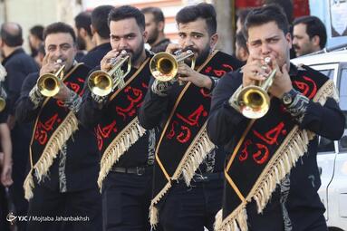 کاروان نمادین ورود به کربلا در خمینی شهر اصفهان