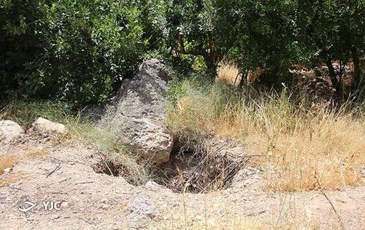 حفاری های غیرمجاز در گوشه و کنار آتشدان سنگی پارس