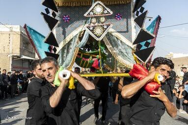 کاروان نمادین کربلا در خمینی شهر