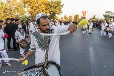 کاروان نمادین کربلا در خمینی شهر