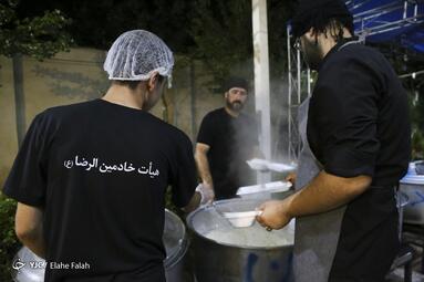 به همت کانون جوانان رضوی رشت روزانه ۲۵۰۰ پرس غذای گرم طبخ و در بین مردم توزیع می‌گردد