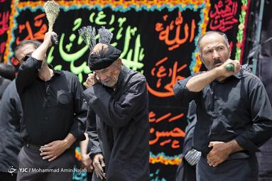 آیین خیمه سوزان و عزاداری ظهر عاشورا در شهر مریانج