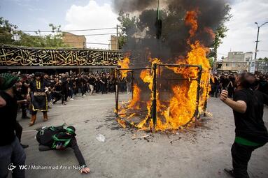 آیین خیمه سوزان و عزاداری ظهر عاشورا در شهر مریانج