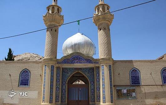 مسجد جامع اقلید که خود یک بنای تاریخی و ملی است و نباید بدون مجوز میراث فرهنگی و ارائه طرح در آن دخل و تصرفی صورت گیرد