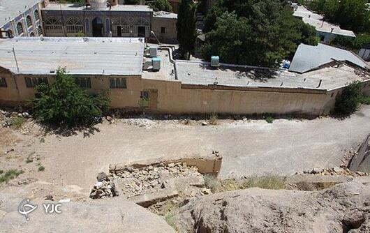 پشت کوه تل غلات و پشت مسجد جامع اقلید