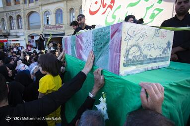 تشییع شهید گمنام تازه تفحص شده هشت سال دفاع مقدس در همدان