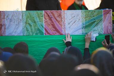 تشییع شهید گمنام تازه تفحص شده هشت سال دفاع مقدس در همدان