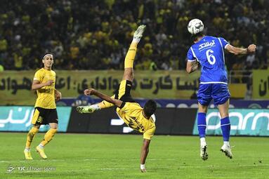 لیگ برتر فوتبال کشور / سپاهان اصفهان ۱ - استقلال تهران ۰