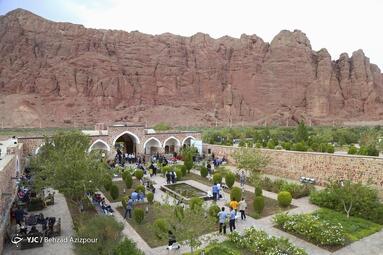 آئین افتتاح جشنواره‌ی انجیر در کاروانسرای خواجه نظر منطقه‌ی آزاد ارس