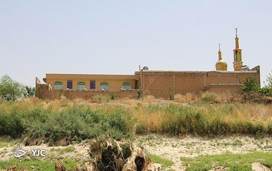 مسجدی که از بیش از یک دهه پیش در عرصه پل بند امیر ساخته شده است