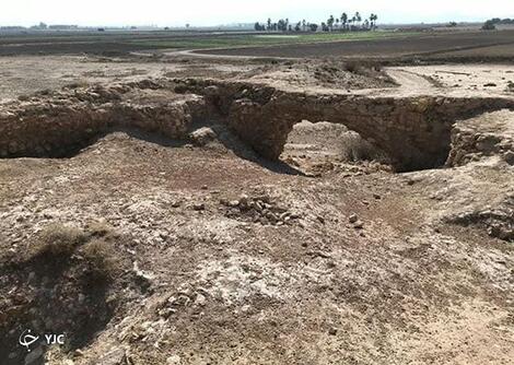 زمین های کشاورزی در اطراف آتشکده آذرجو در داراب