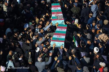 تشییع پیکرهای۱۱۰ شهید گمنام دفاع مقدس در تهران
