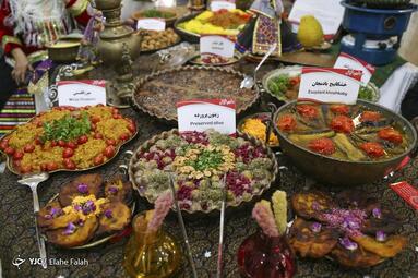 جشنواره خوراک در آستانه روز رشت