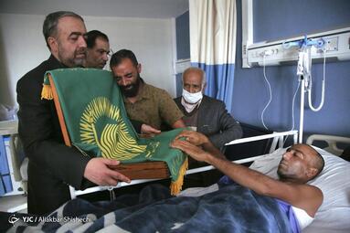 عیادت خدام آستان قدس رضوی از مجروحین حادثه تروریستی کرمان