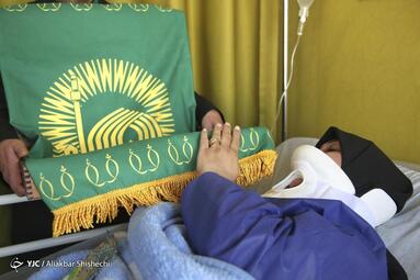 عیادت خدام آستان قدس رضوی از مجروحین حادثه تروریستی کرمان