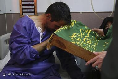 عیادت خدام آستان قدس رضوی از مجروحین حادثه تروریستی کرمان