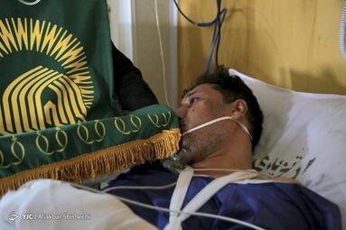 عیادت خدام آستان قدس رضوی از مجروحین حادثه تروریستی کرمان